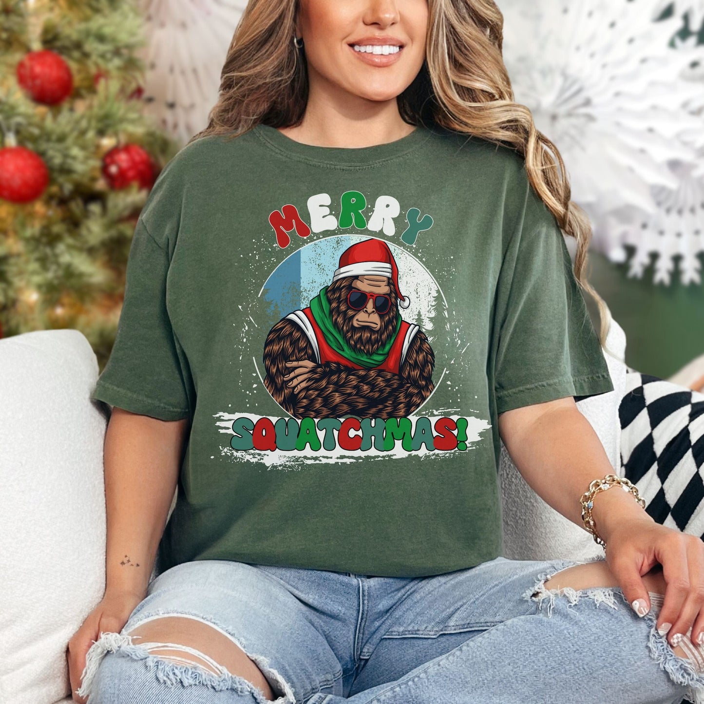 Merry Squatchmas, Bigfoot Santa, Vintage Style Tee