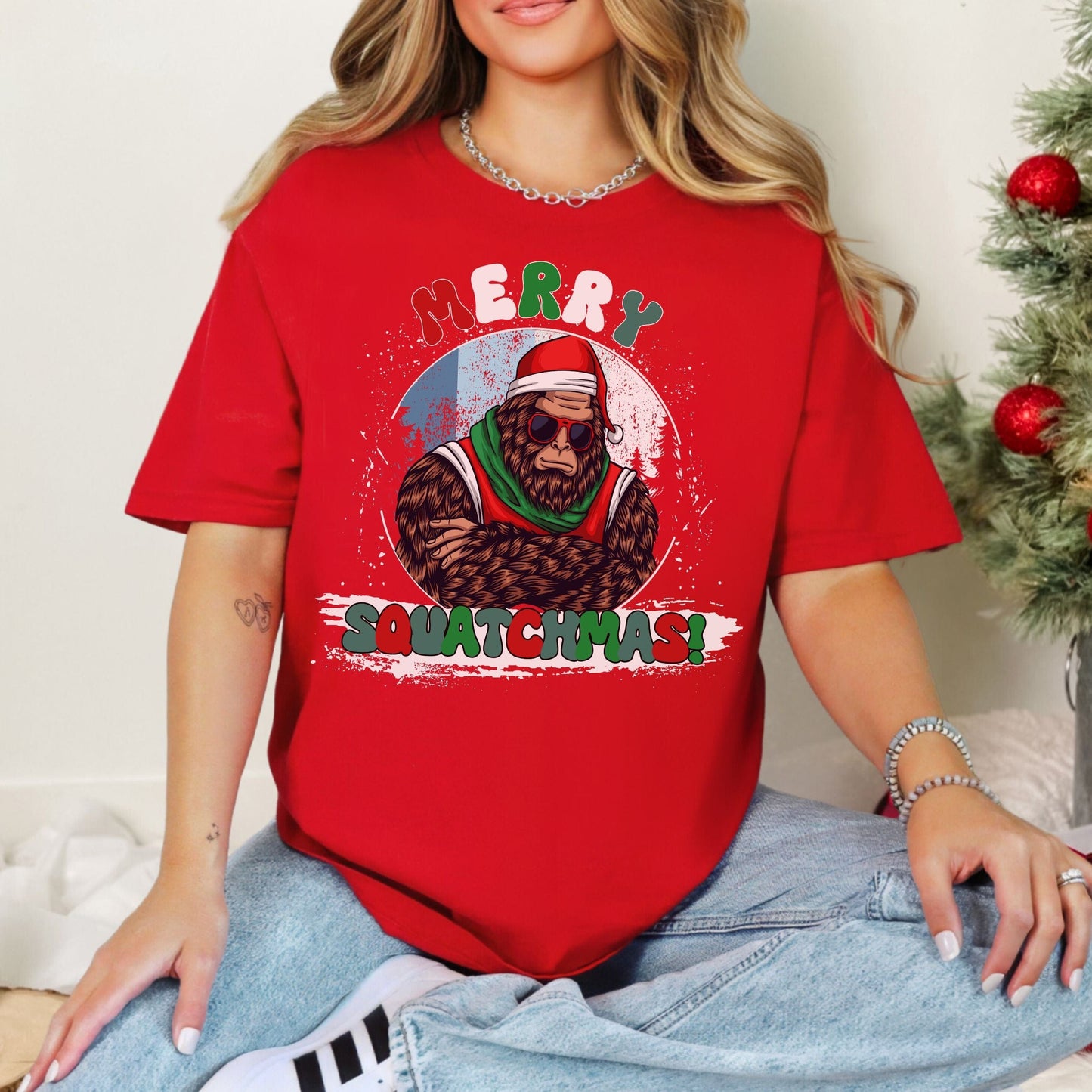 Merry Squatchmas, Bigfoot Santa, Vintage Style Tee
